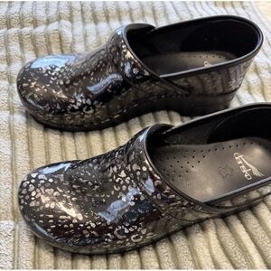 Dansko Black and Gray Patterned Women's Clogs Size 43